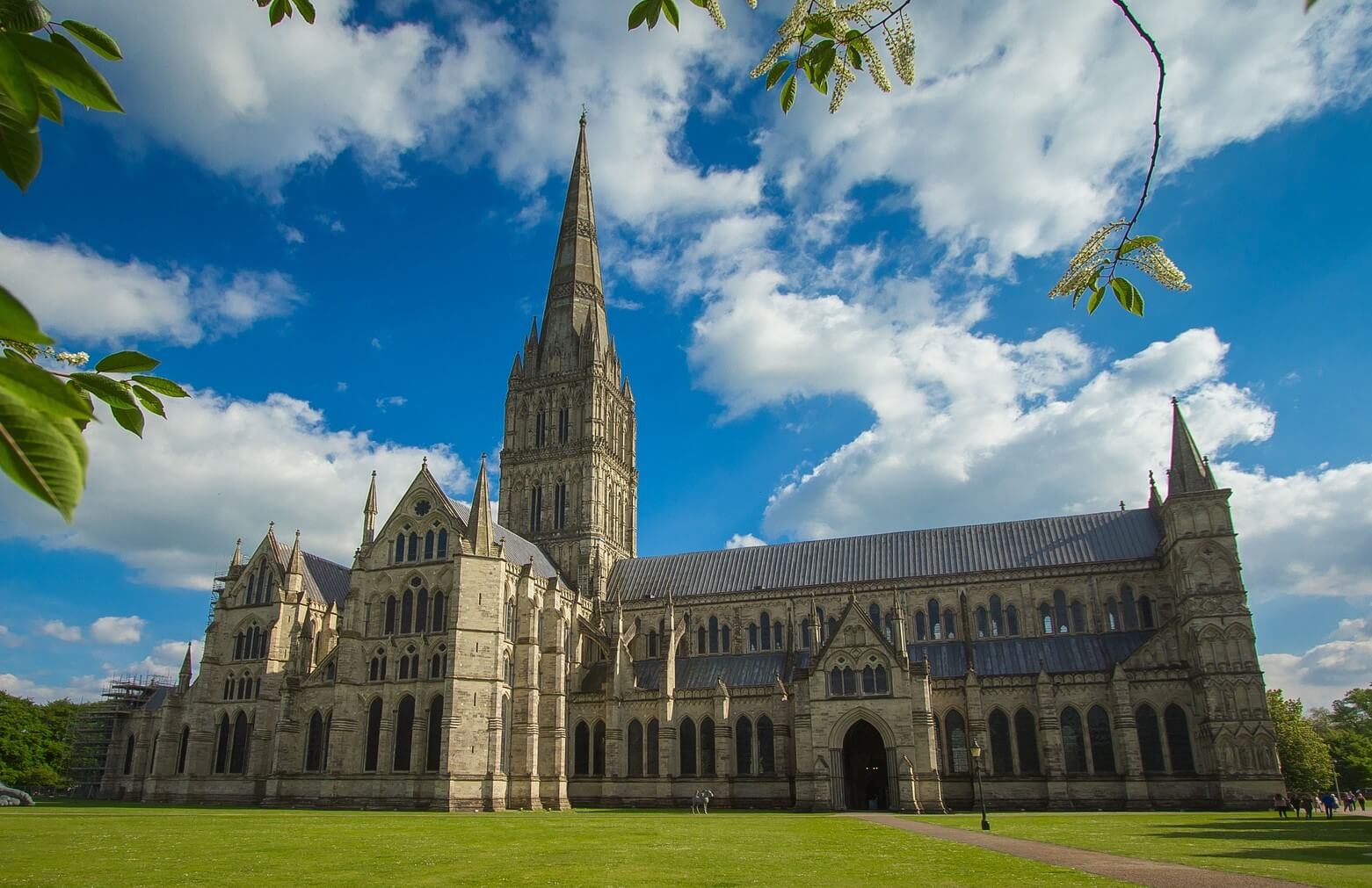 salisbury cathedral aerial view